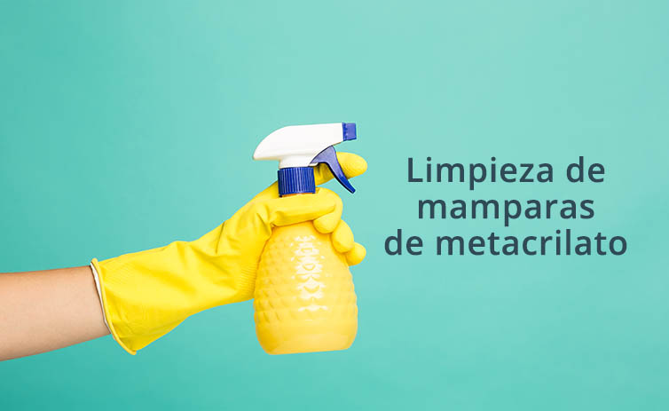 Proceso de limpieza de mamparas de metacrilato